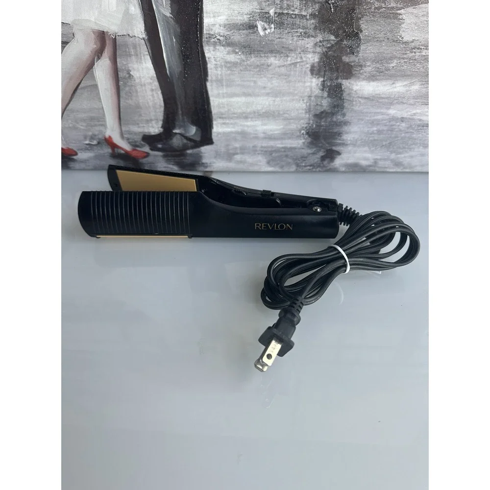 Revlon RV071F Hair Flat Iron Straightener Helen Of Troy Gold Ceramic